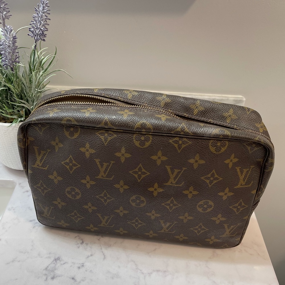 AUTHENTIC LOUIS VUITTON MONOGRAM TROUSSE TOILETTE 28 - Picture 1 of 5